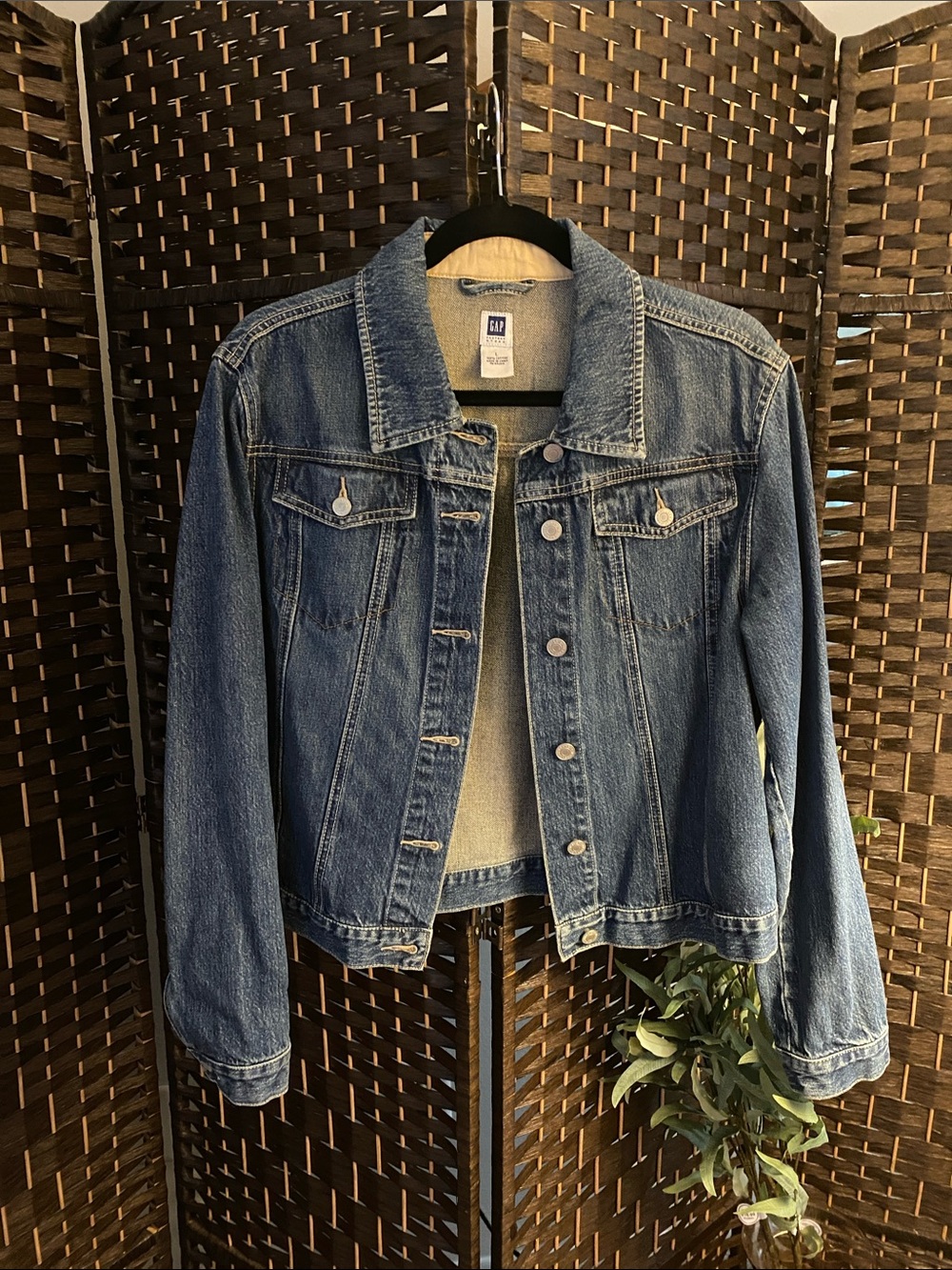 GAP Women's Medium Blue Denim Trucker Jacket